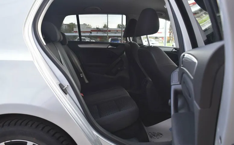 Volkswagen Golf VI
