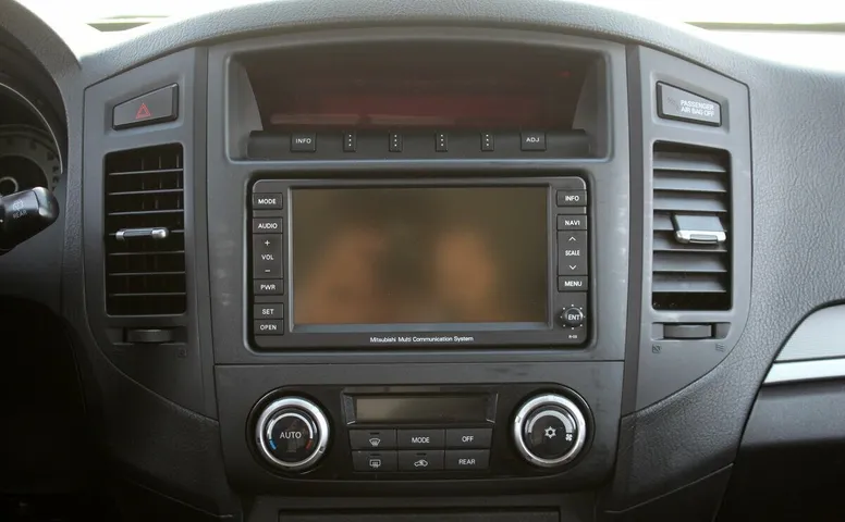 Mitsubishi Pajero IV Рестайлинг 1
