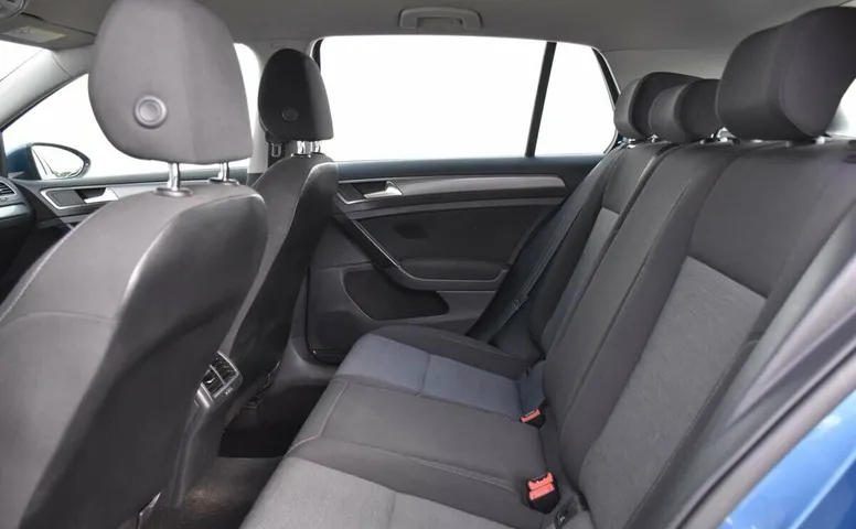 Volkswagen Golf VII