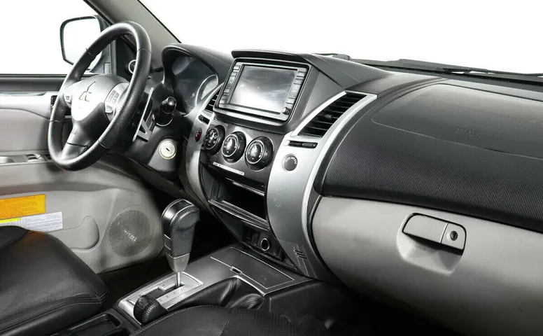 Mitsubishi pajero sport