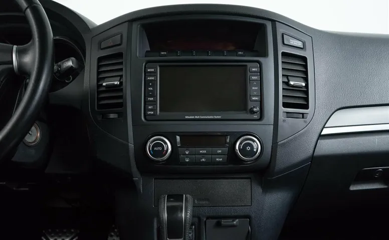 Mitsubishi Pajero IV Рестайлинг 1
