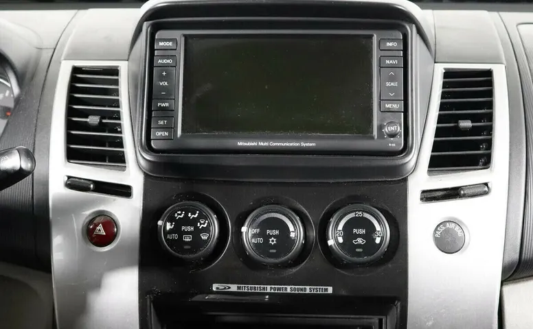 Mitsubishi pajero sport
