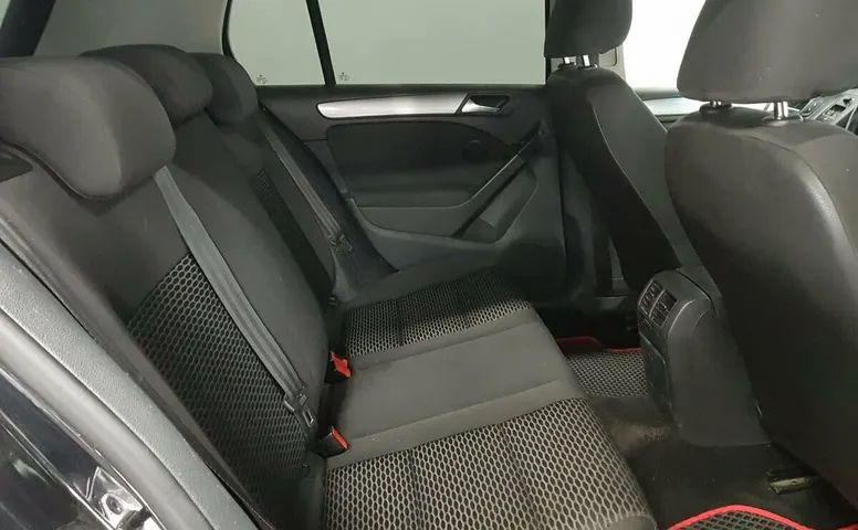 Volkswagen Golf VI