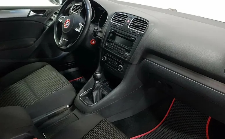Volkswagen Golf VI