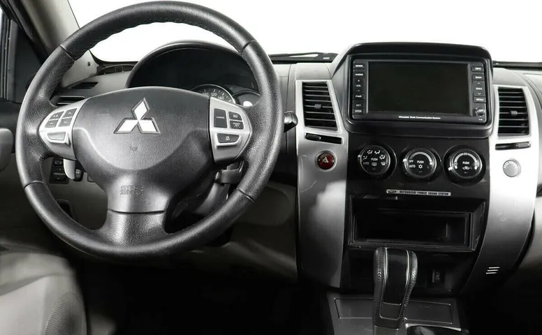 Mitsubishi pajero sport