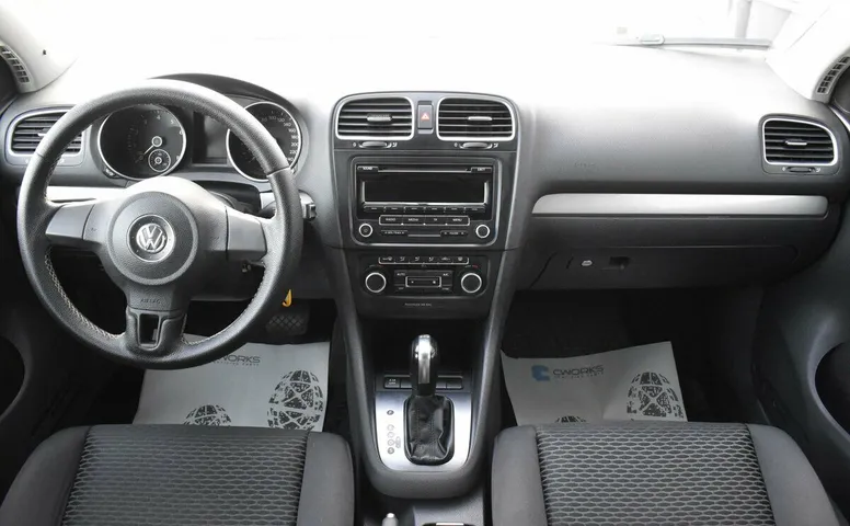 Volkswagen Golf VI